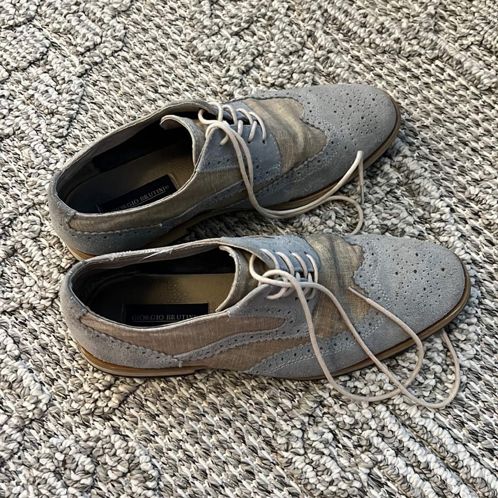 Men’s light blue dress shoe